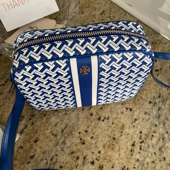 New 🦋Tory Burch crossbody camer bag - Picture 3 of 6